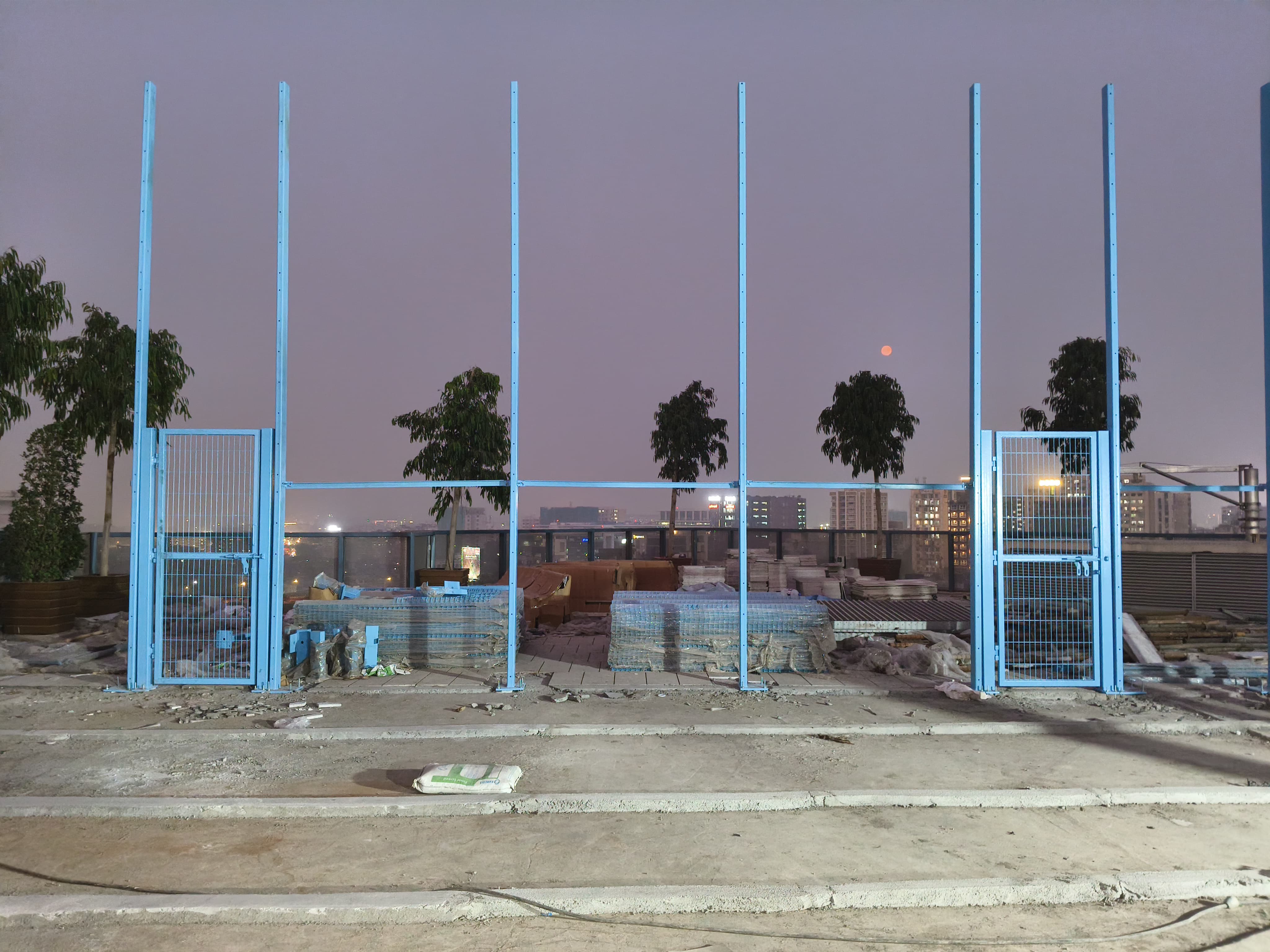 Framed perimeter structure along skyline