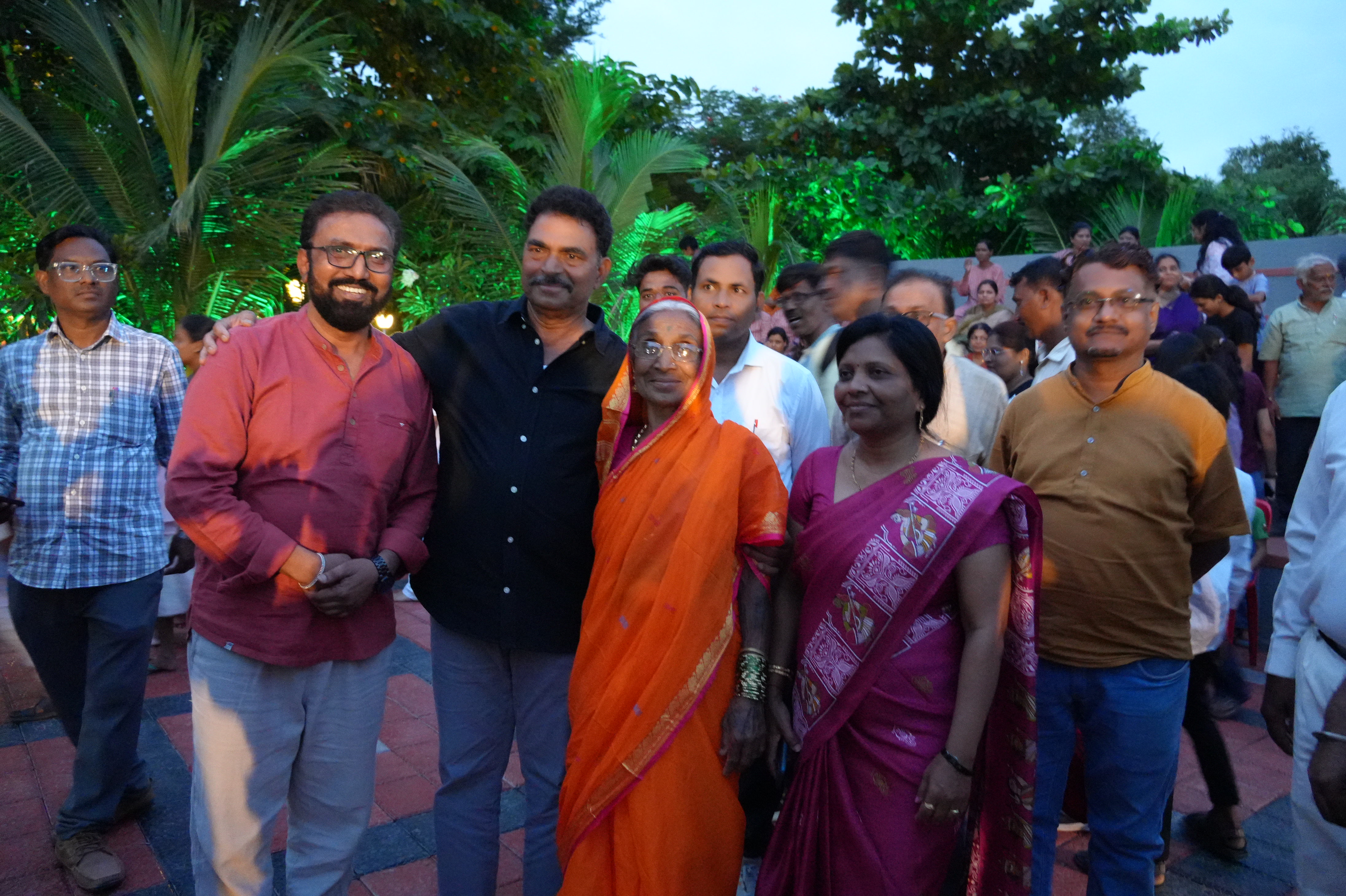 Speaker interacting with the gathering